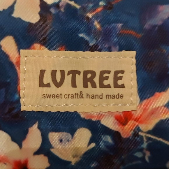 BNWOT Floral Nylon Tote - Picture 4 of 5